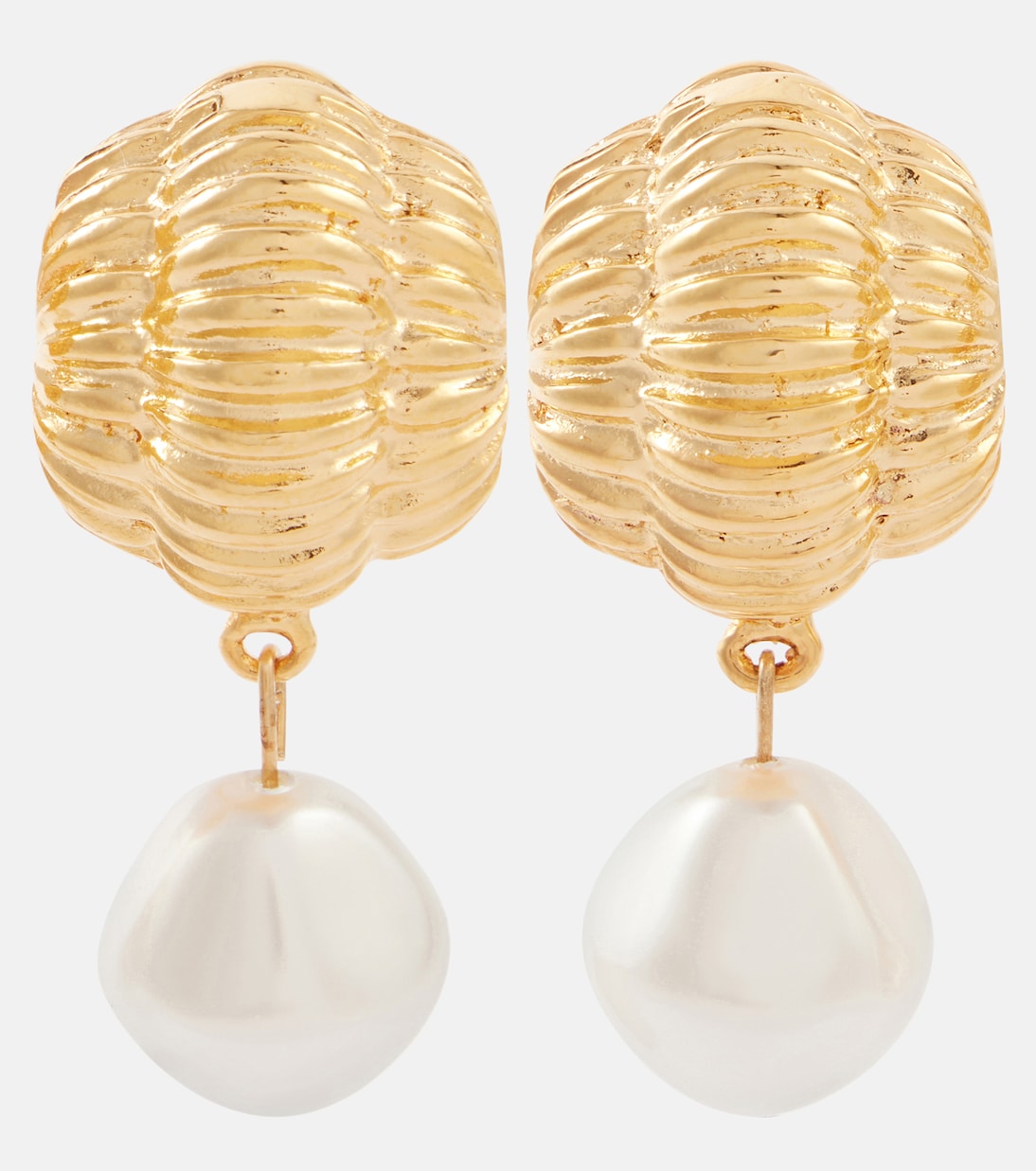 Orecchini in placcato oro con perle finte Asha di JENNIFER BEHR, stile giovane e chic.