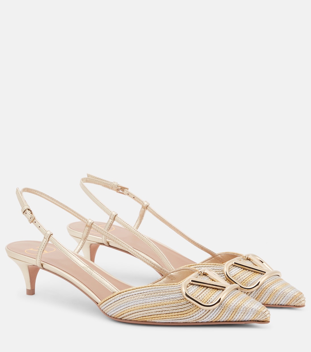 Scarpe con tacco a zeppa Valentino Garavani in pelle metallizzata con logo V, perfette per un look giovane e trendy.