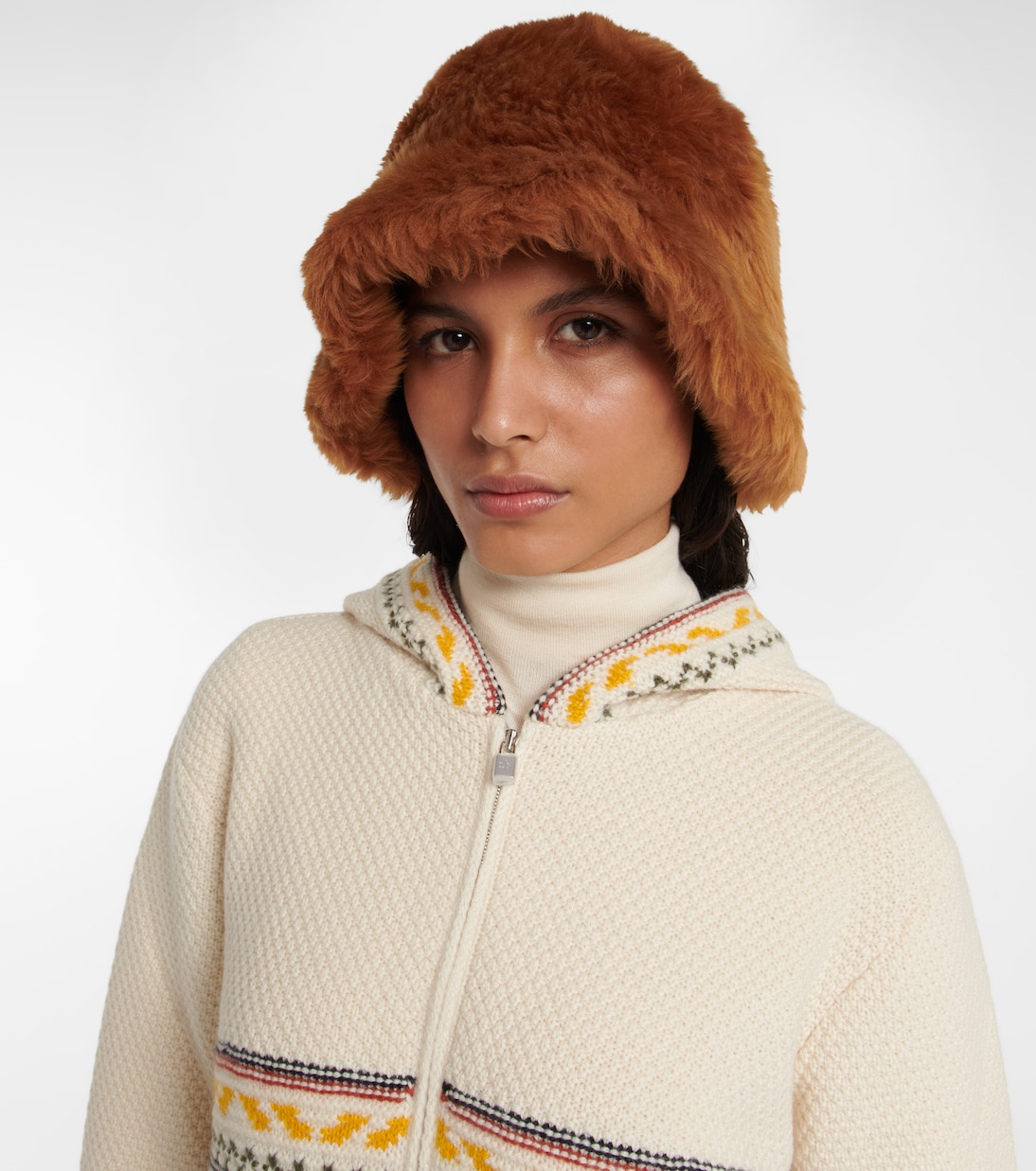 Cappello a secchiello reversibile in pelle di agnello Loro Piana per giovani trendsetter