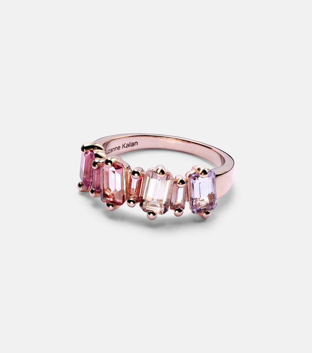 Anello in oro rosa 14kt con topazi rosa di Suzanne Kalan, gioiello chic per giovani trendsetter