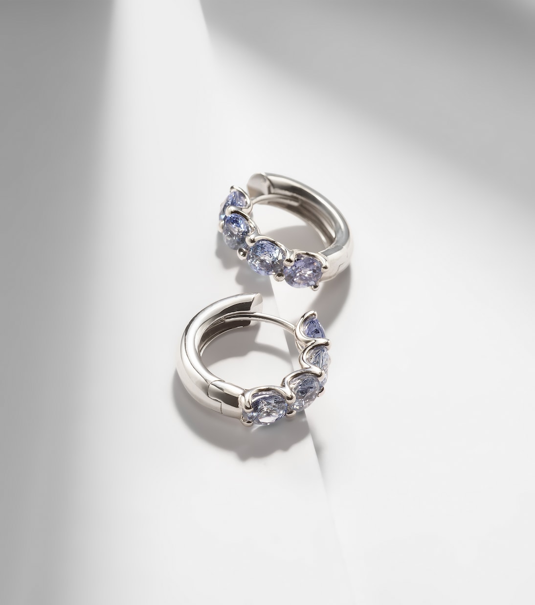 Boucles d'oreilles en or blanc 18 ct et saphirs | Bucherer Fine Jewellery