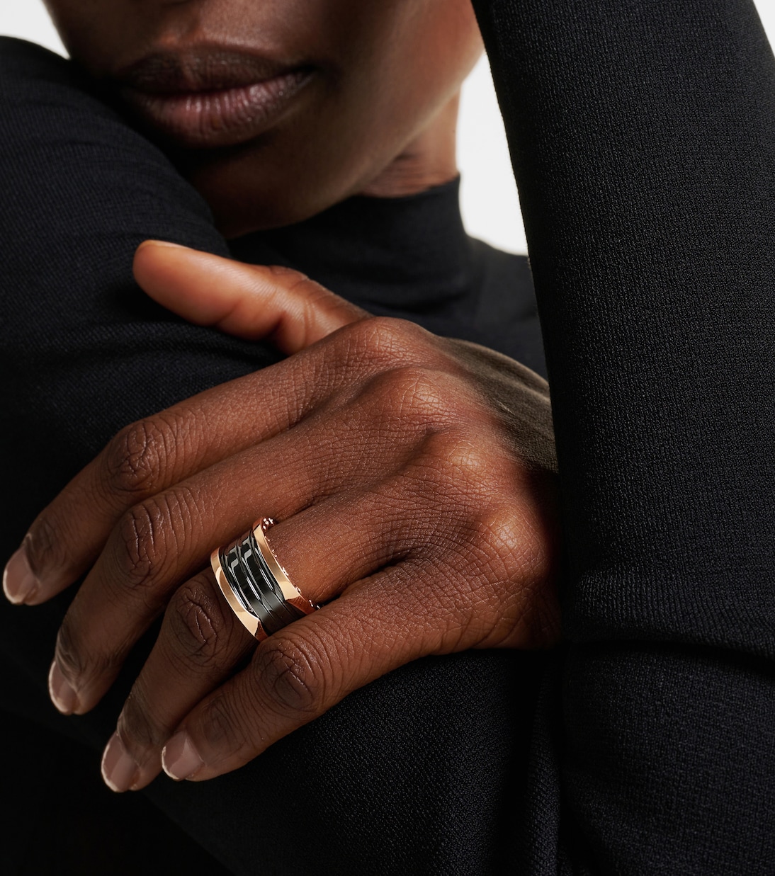 Bague B.zero1 en or rose 18 ct et céramique | Bvlgari