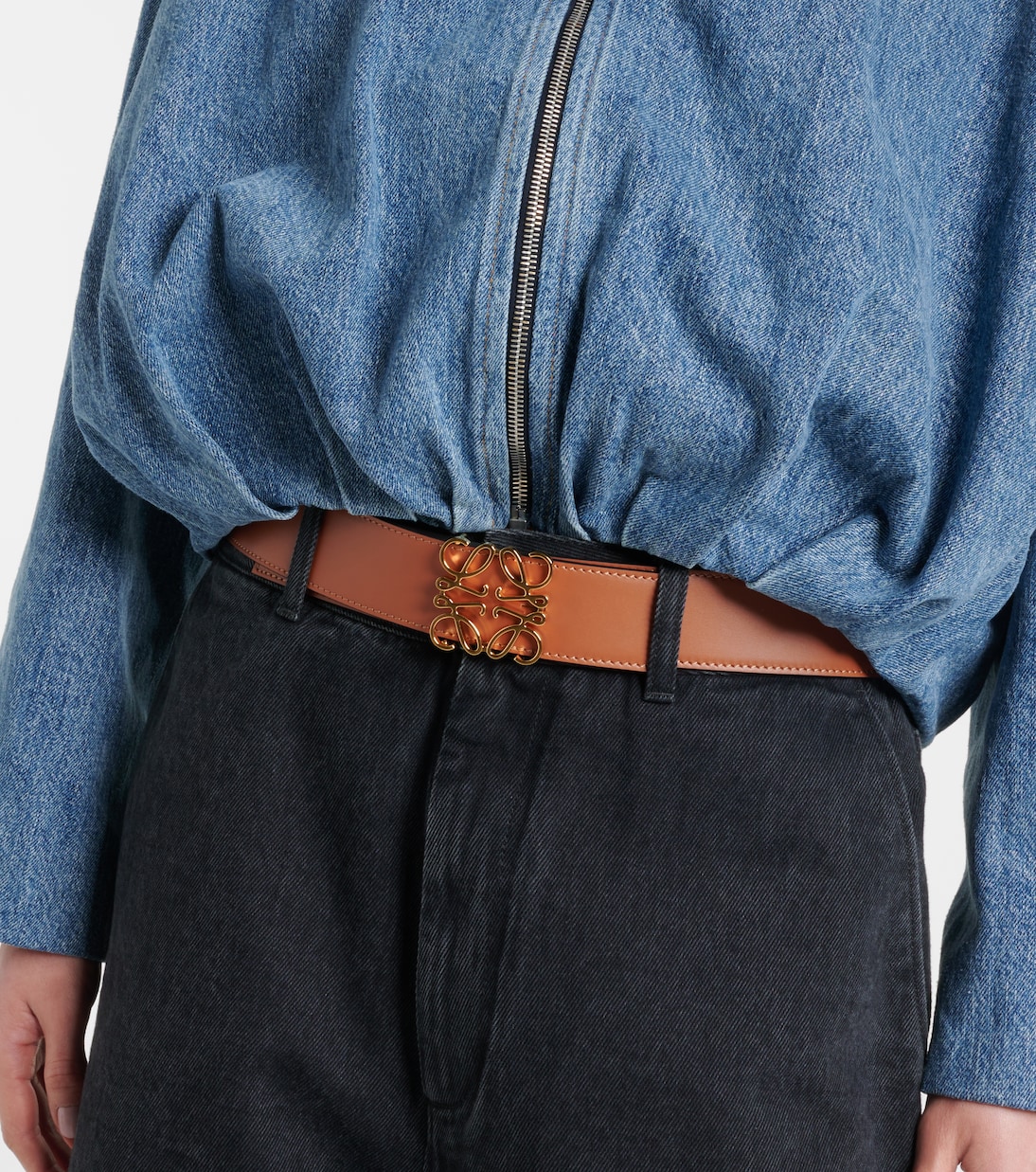 Cintura in pelle reversibile LOEWE Anagram per stile giovane e dinamico