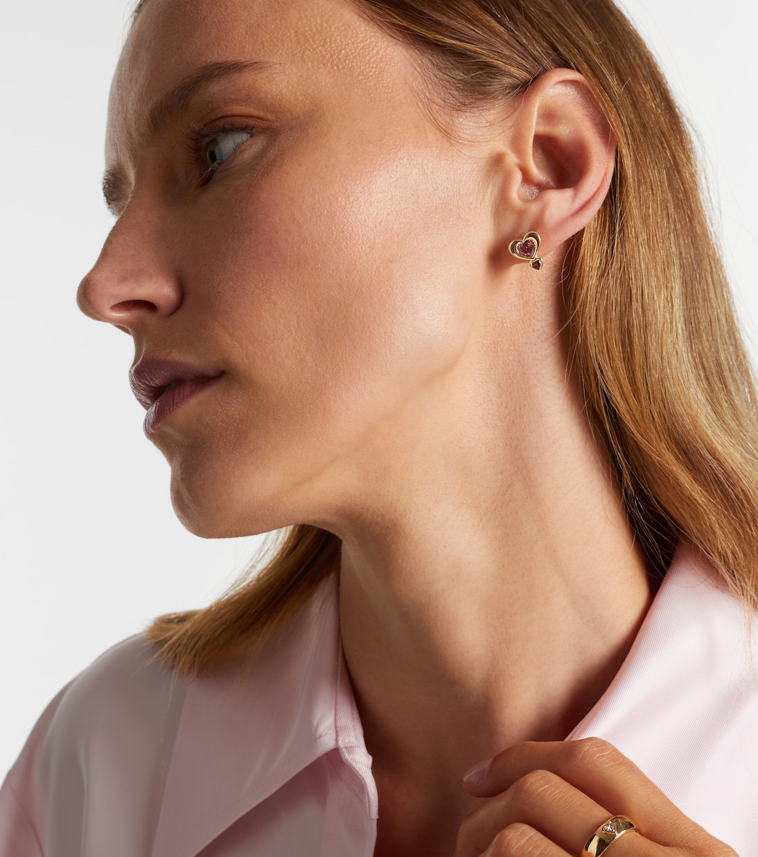 Boucle d’oreille unique en or 14 ct, tourmaline et grenat | Roxanne First