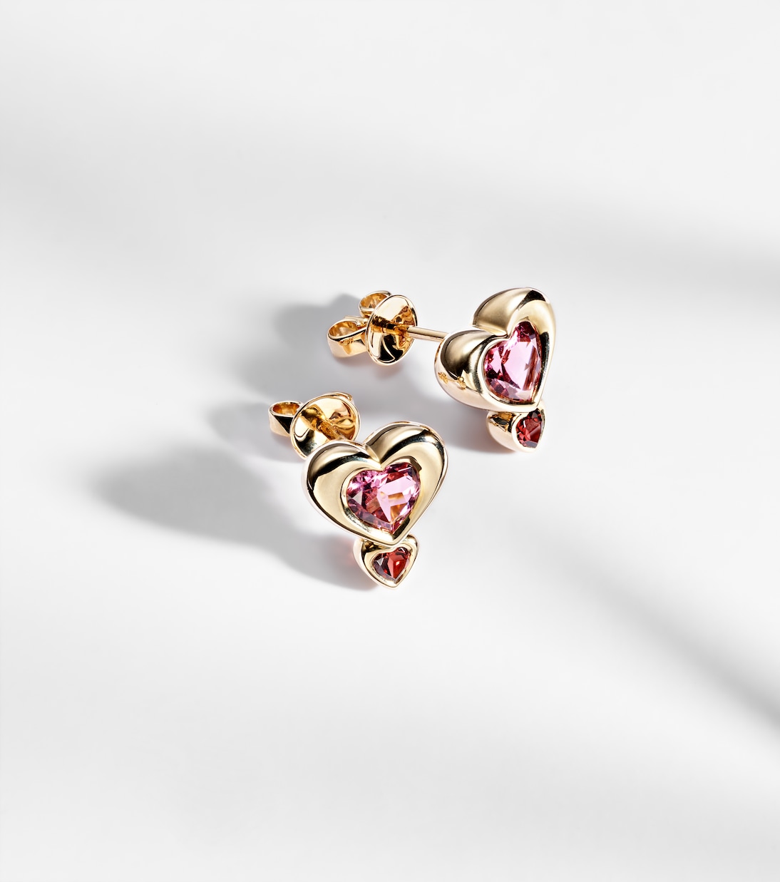 Boucle d’oreille unique en or 14 ct, tourmaline et grenat | Roxanne First