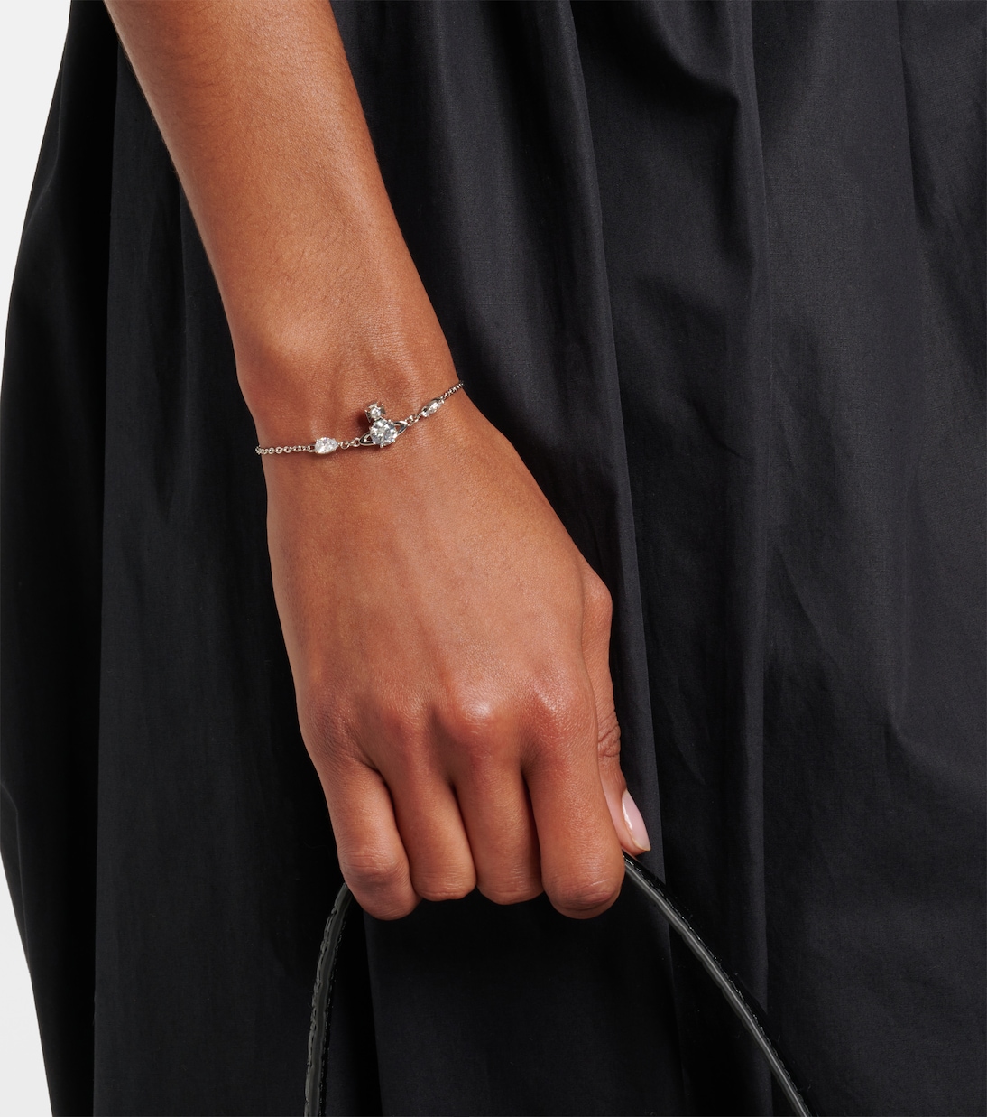 Bracciale Joaquina con decorazioni orbitali di Vivienne Westwood per uno stile giovane e audace