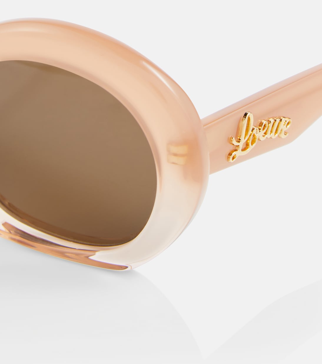 Occhiali da sole LOEWE Oval: stile giovane e moderno