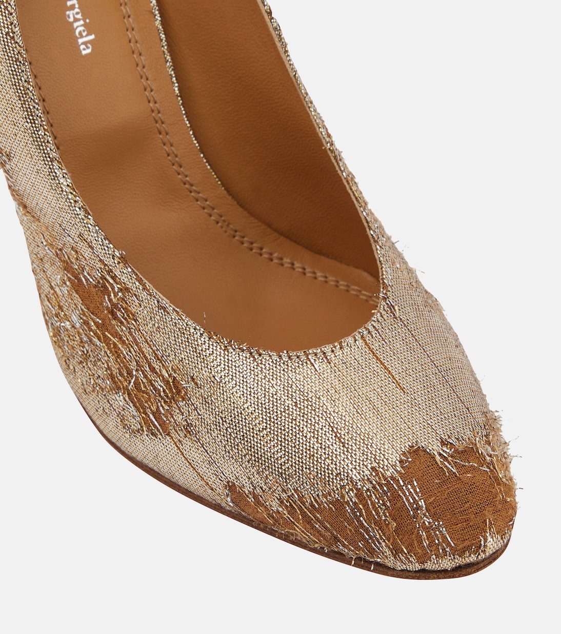 Salones metálicos desgastados | Maison Margiela