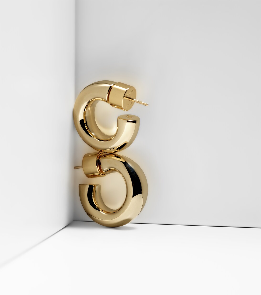 Orecchini placcati oro 10kt Micro Samira di JENNIFER FISHER per uno stile giovane e raffinato
