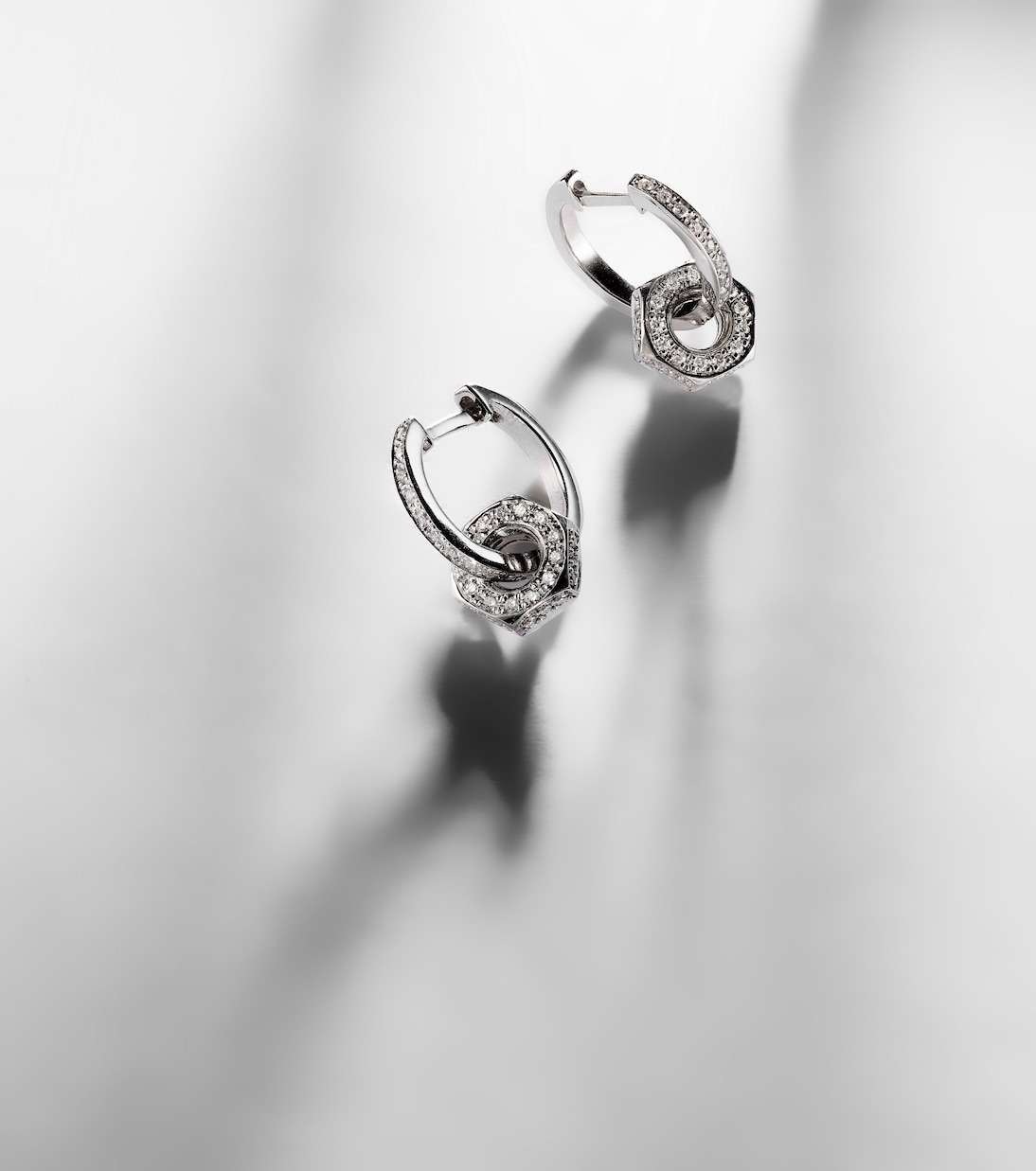 Orecchini Nut in oro 18kt con diamanti | Ileana Makri