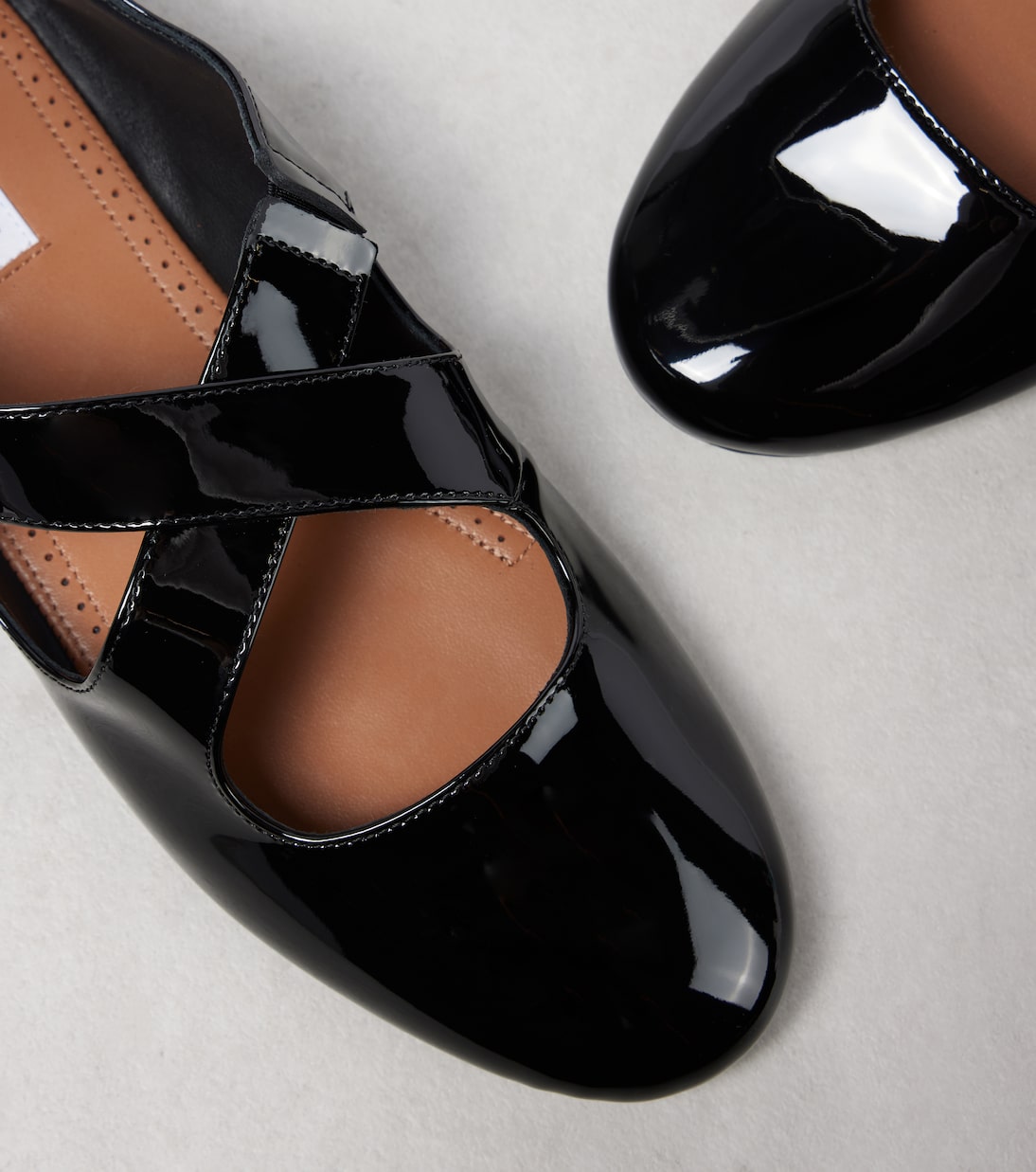 Ballerine Criss Cross in vernice | Alaïa