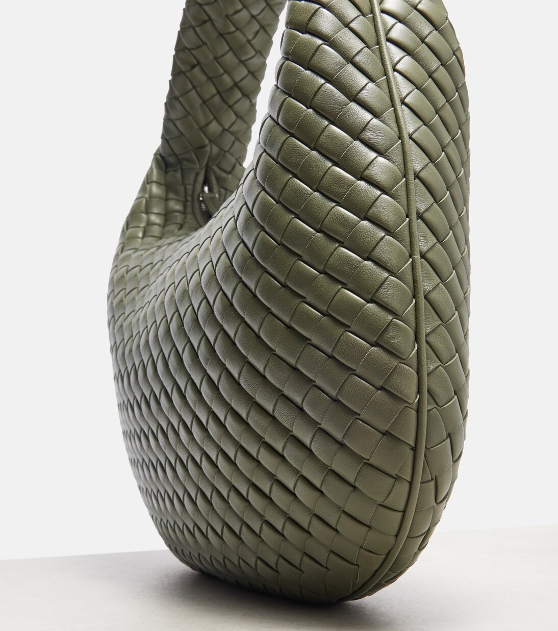 Veneta M号Intrecciato编织皮革单肩包 | Bottega Veneta