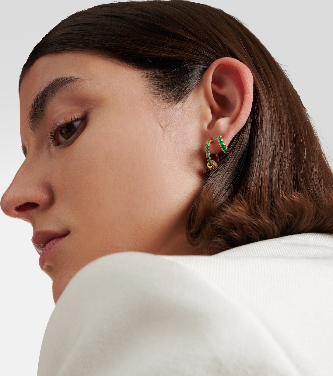 Boucle d'oreille unique Mini Macro Hoop en or 18 ct et émeraudes | Spinelli Kilcollin