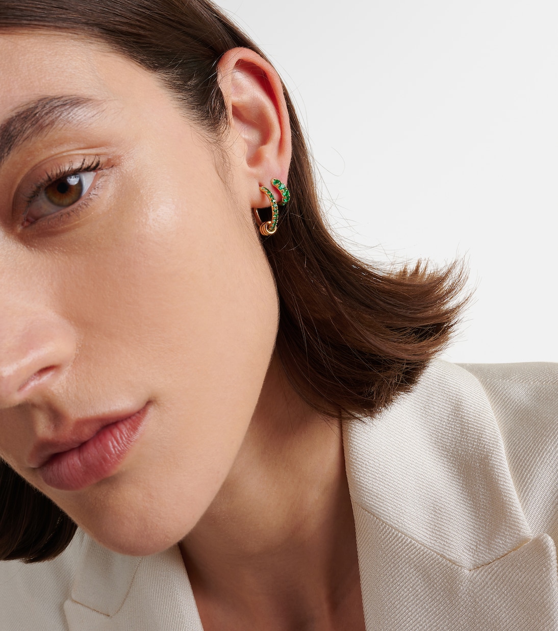 Boucle d'oreille unique Mini Macro Hoop en or 18 ct et émeraudes | Spinelli Kilcollin