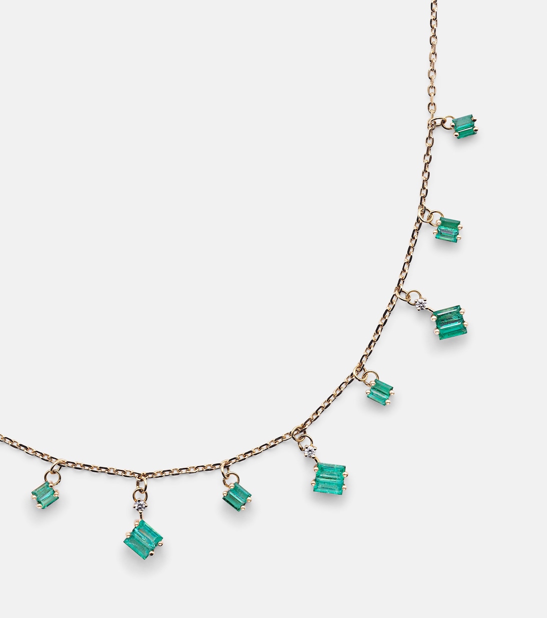 Collana in oro 18kt con diamanti e smeraldi, design esclusivo Suzanne Kalan per giovani alla moda.