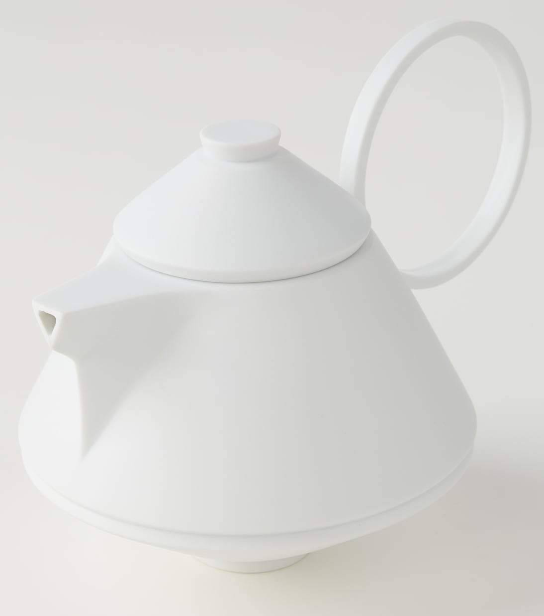 Circle teapot by Alessandra Facchinetti | Editions Milano