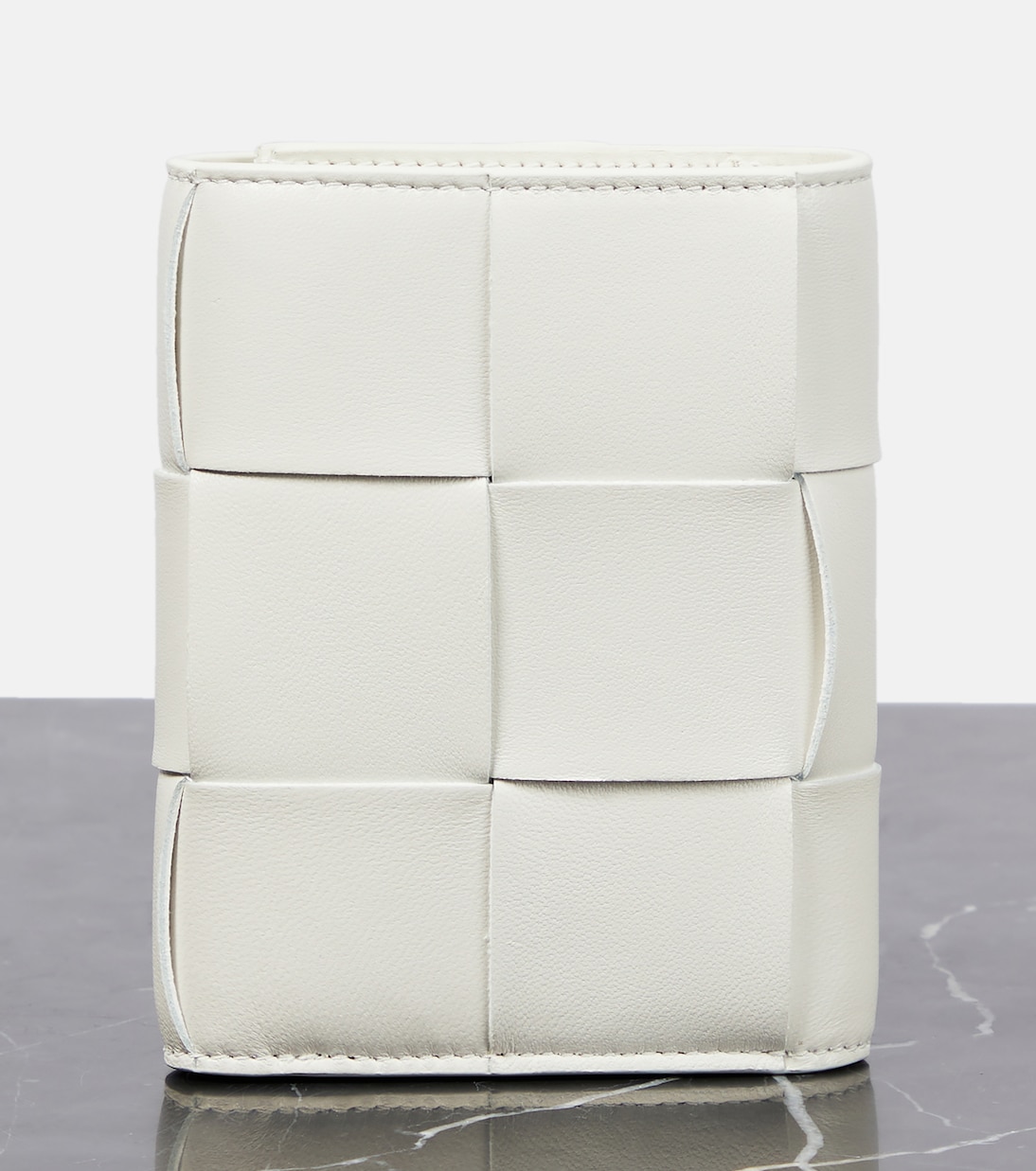 Portafoglio in pelle triplo Bottega Veneta per giovani alla moda