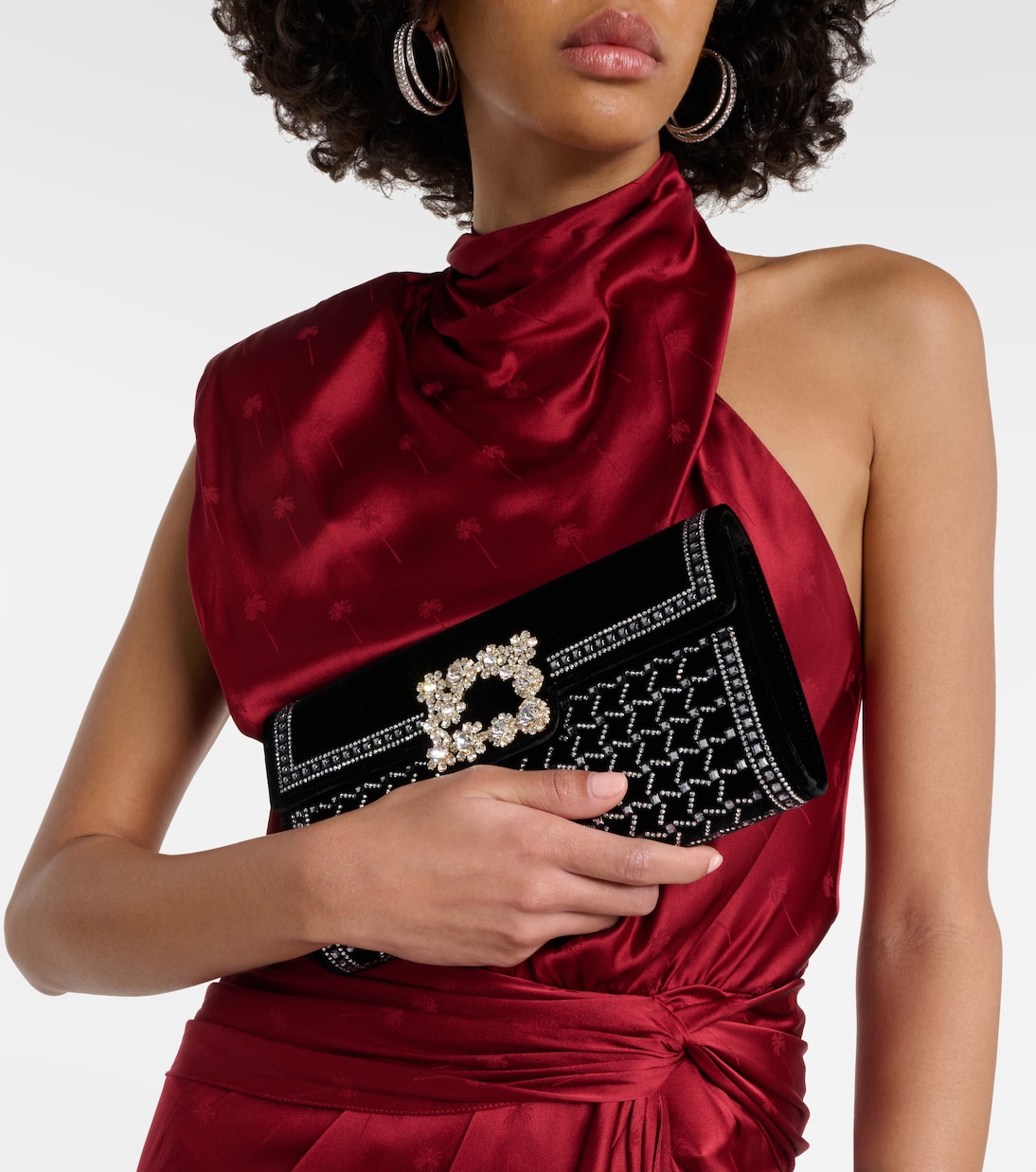 Flower Strass embellished velvet clutch | Roger Vivier