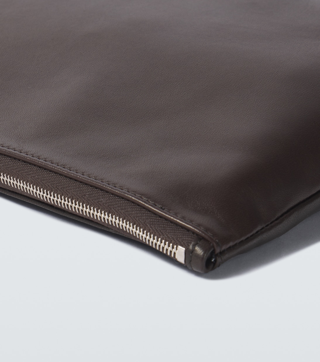 Etui Allegra aus Leder | The Row