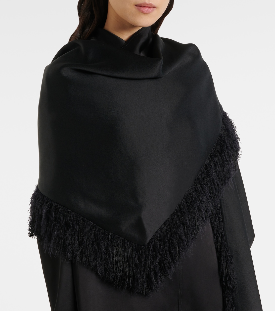 Bufanda de charmeuse con flecos | Toteme