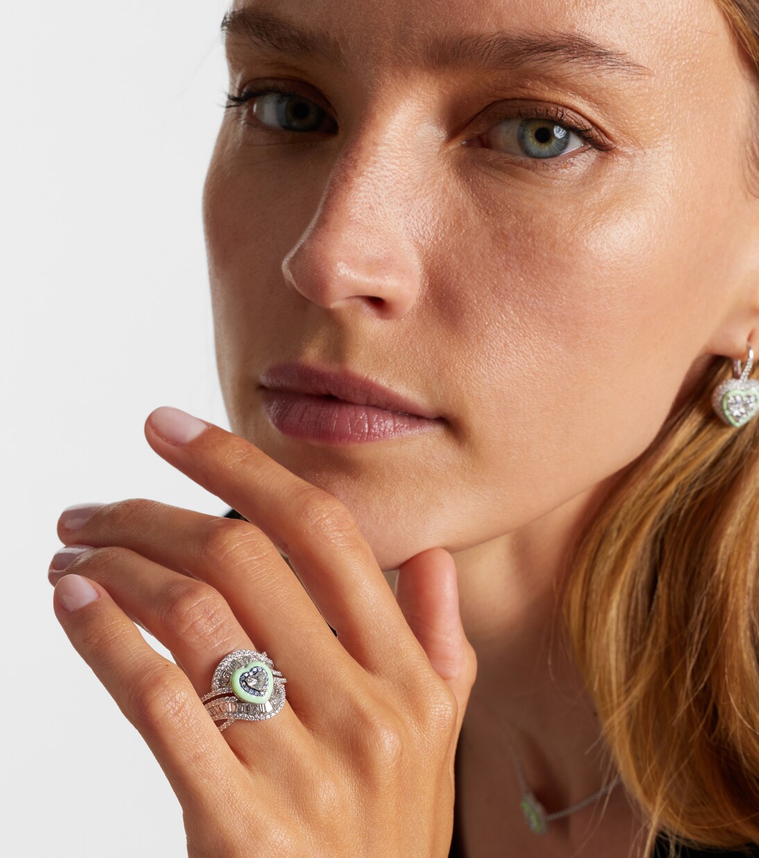 18kt white gold ring with diamonds | Kamyen