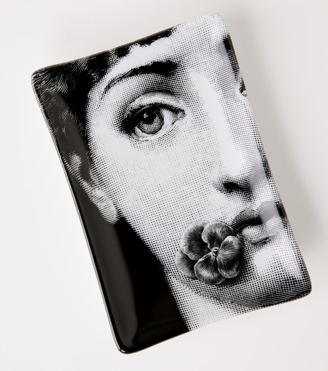 Tema e Variazioni N.137 porcelain ashtray | Fornasetti