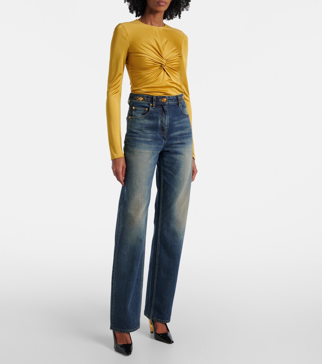 Jeans anchos de tiro alto con efecto desgastado | Versace