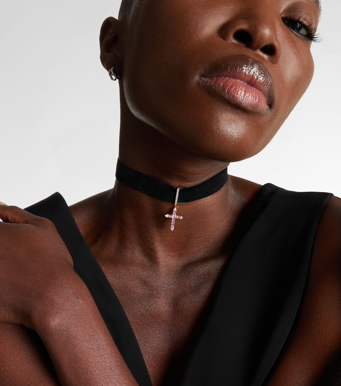 Choker aus Samt mit 14kt Gelbgold (585/1000), Diamanten und Saphiren | Mateo