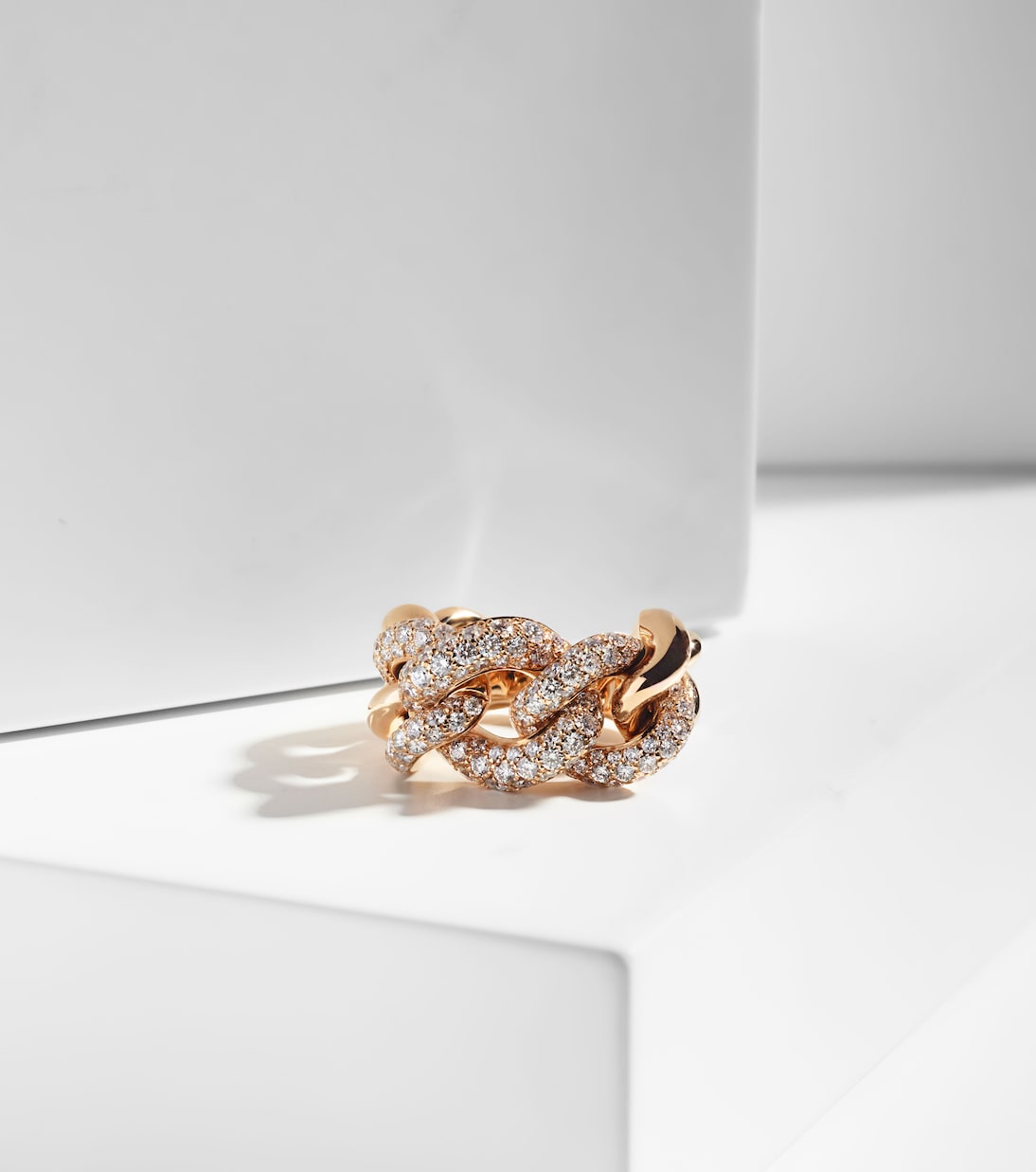 Anello in oro rosa 18kt Pomellato con diamanti bianchi, gioiello chic per giovani trendsetter