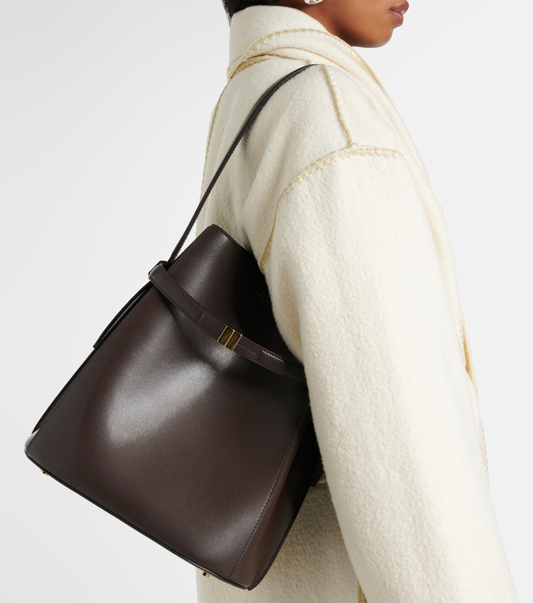 Sac seau en cuir | Toteme