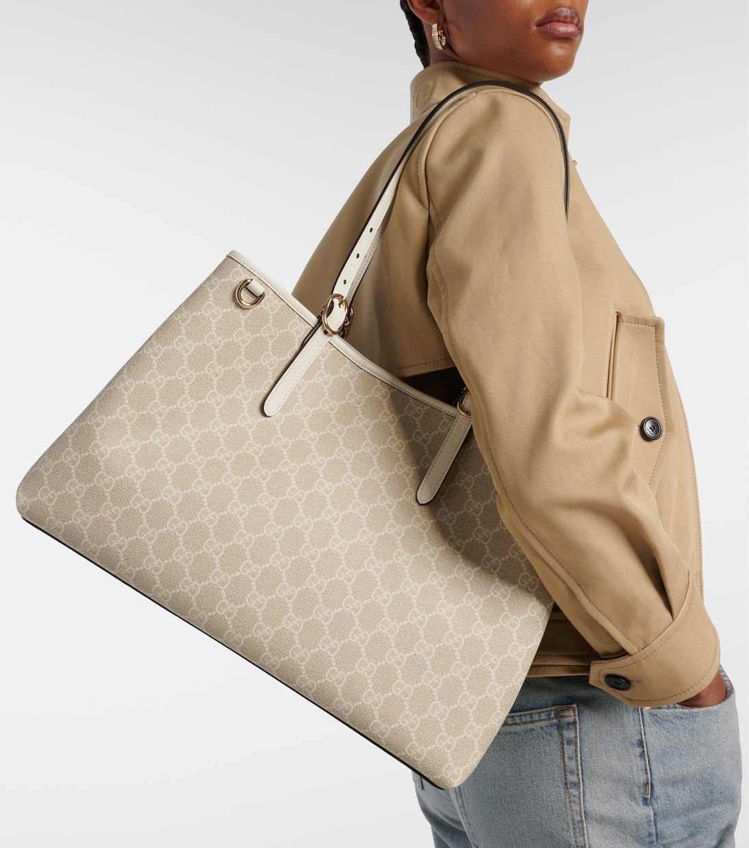 Borsa GG Emblem Medium con pelle | Gucci