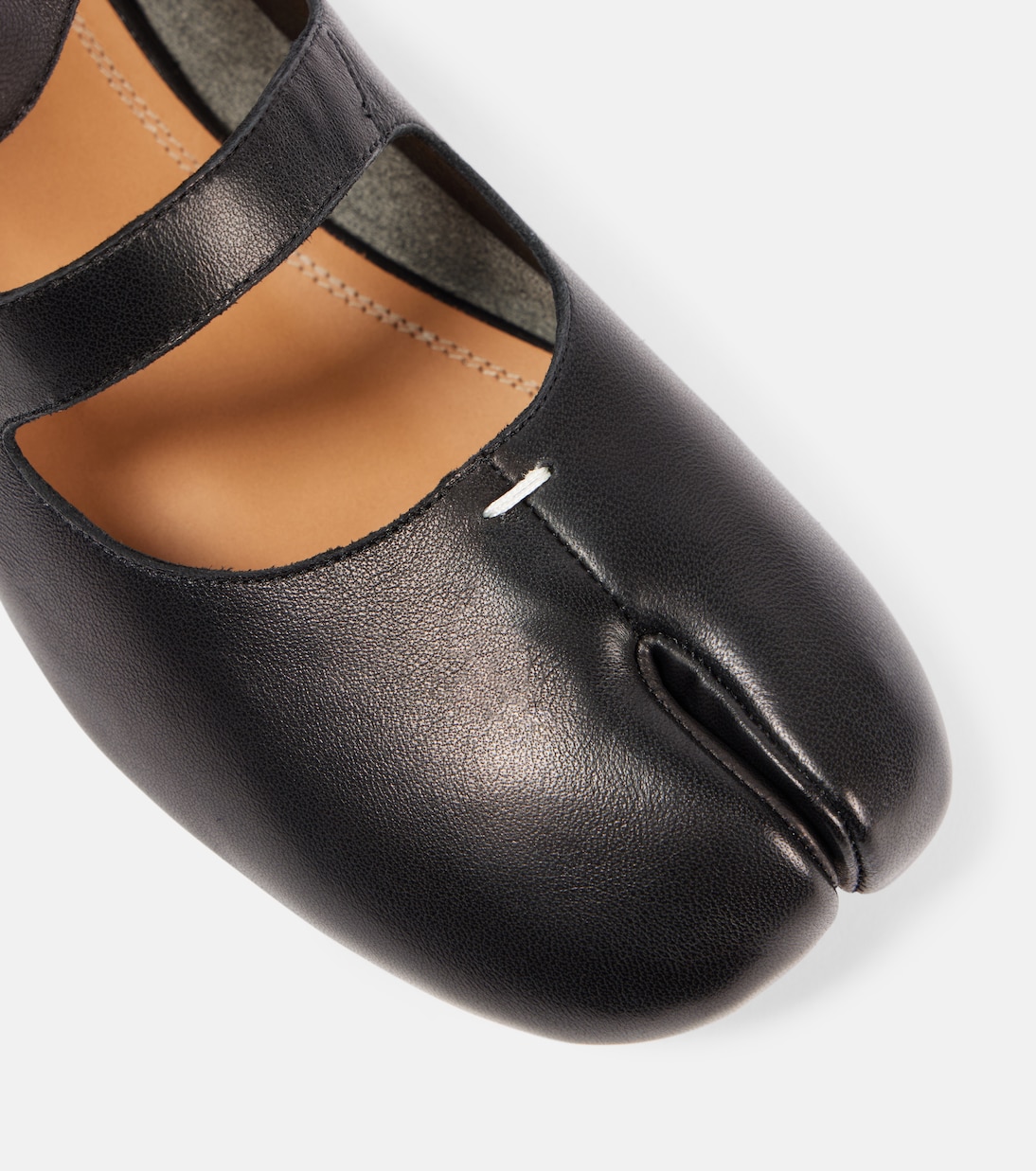 Scarpe Mary Jane in pelle Tabi di Maison Margiela per uno stile giovane e audace