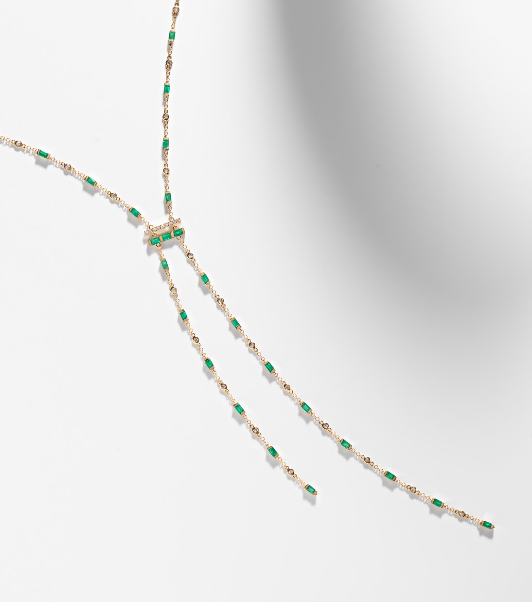 Halskette aus 18kt Gelbgold mit Diamanten und Smaragden | Shay Jewelry