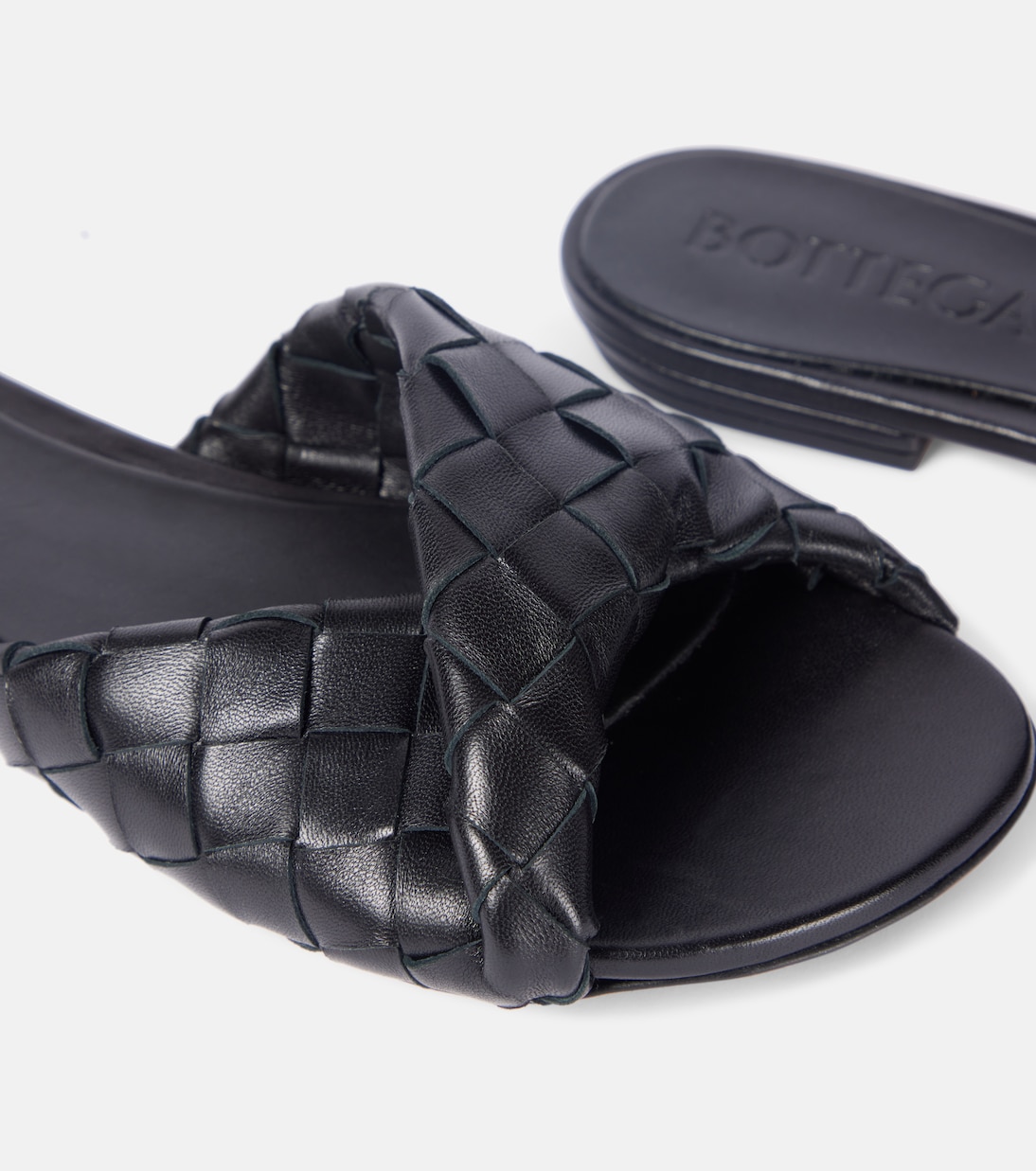 Blink Intrecciato leather slides | Bottega Veneta