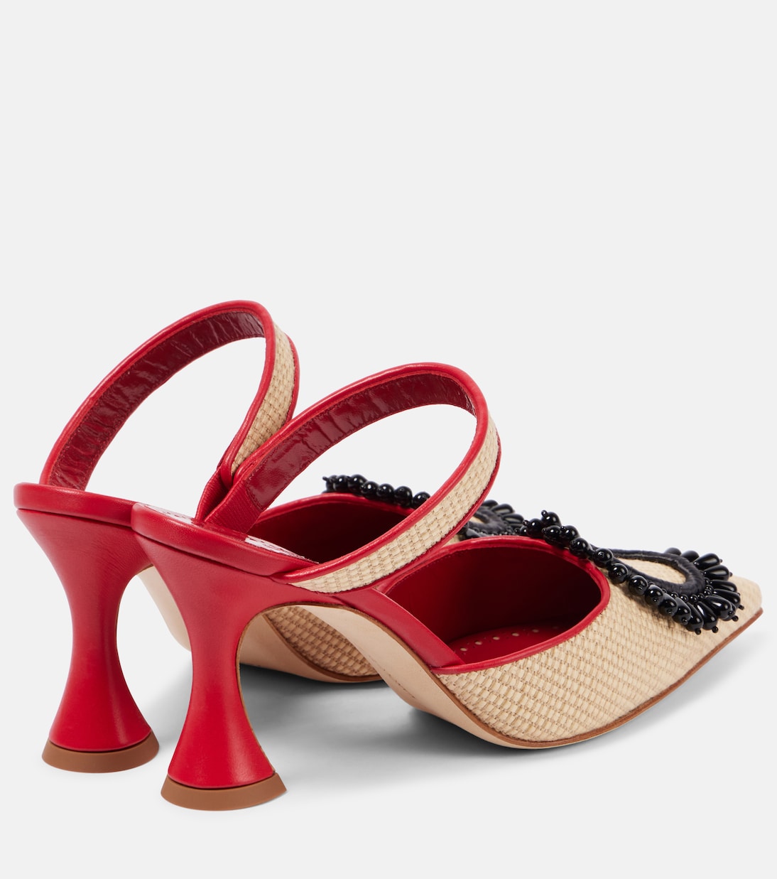Scarpe basche Atika 90 di Manolo Blahnik con dettagli in rafia e decorazioni chic