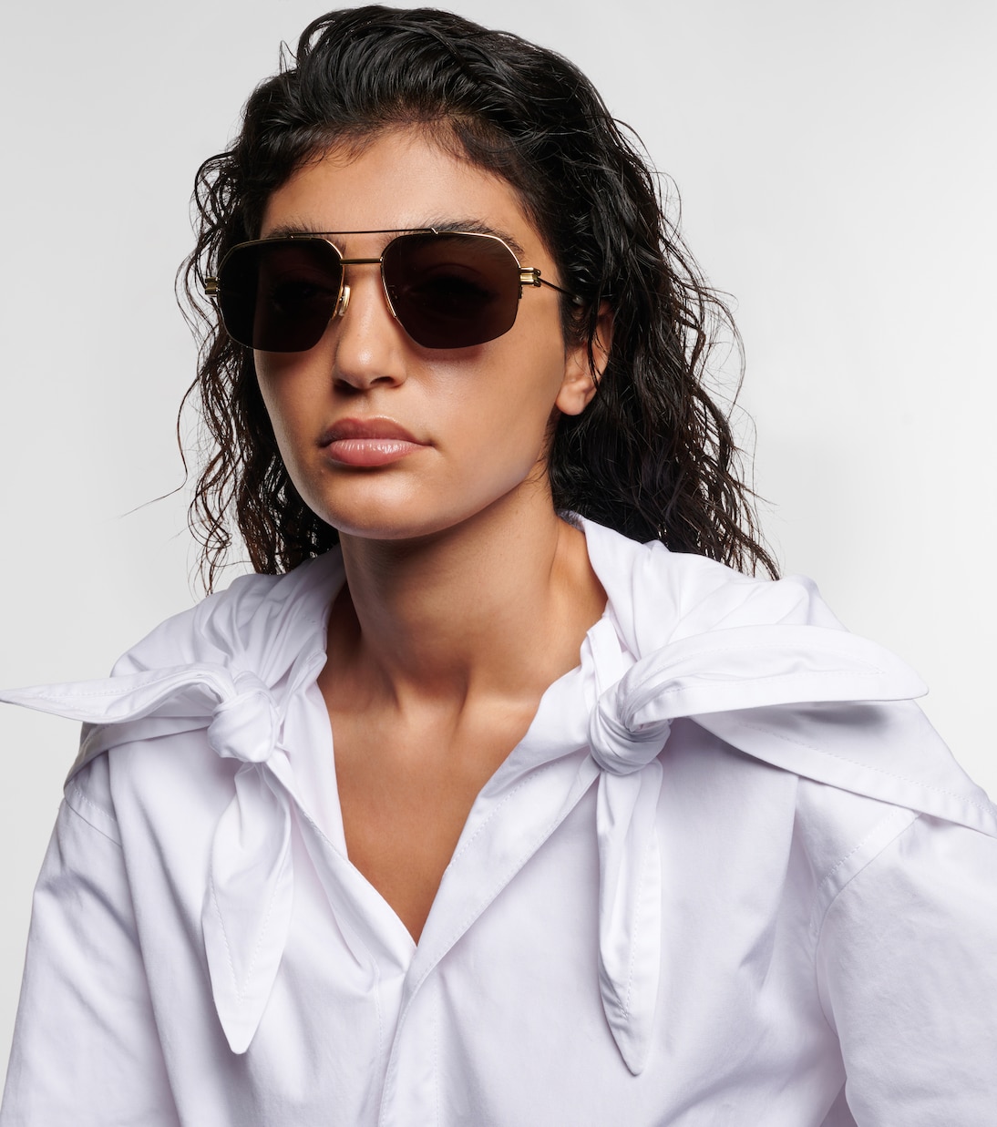 Occhiali da sole stile aviatore Bottega Veneta per giovani trendsetter