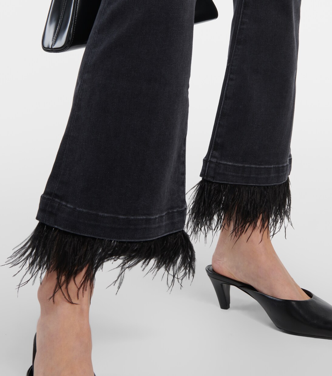 High-Rise Flared Jeans Carson mit Federn | Veronica Beard