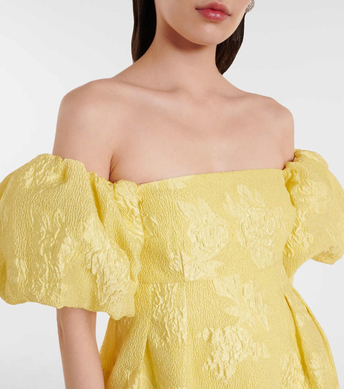 Off-Shoulder-Robe Benette aus Brokat | Rebecca Vallance