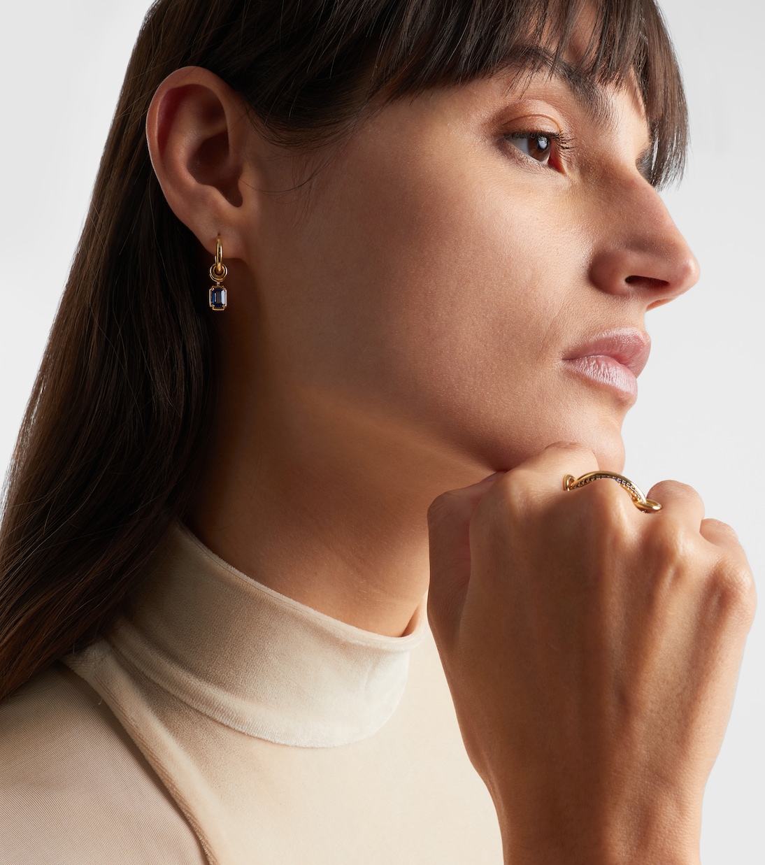 Pendientes de aro Zahra de oro de 18 ct con zafiros | Spinelli Kilcollin