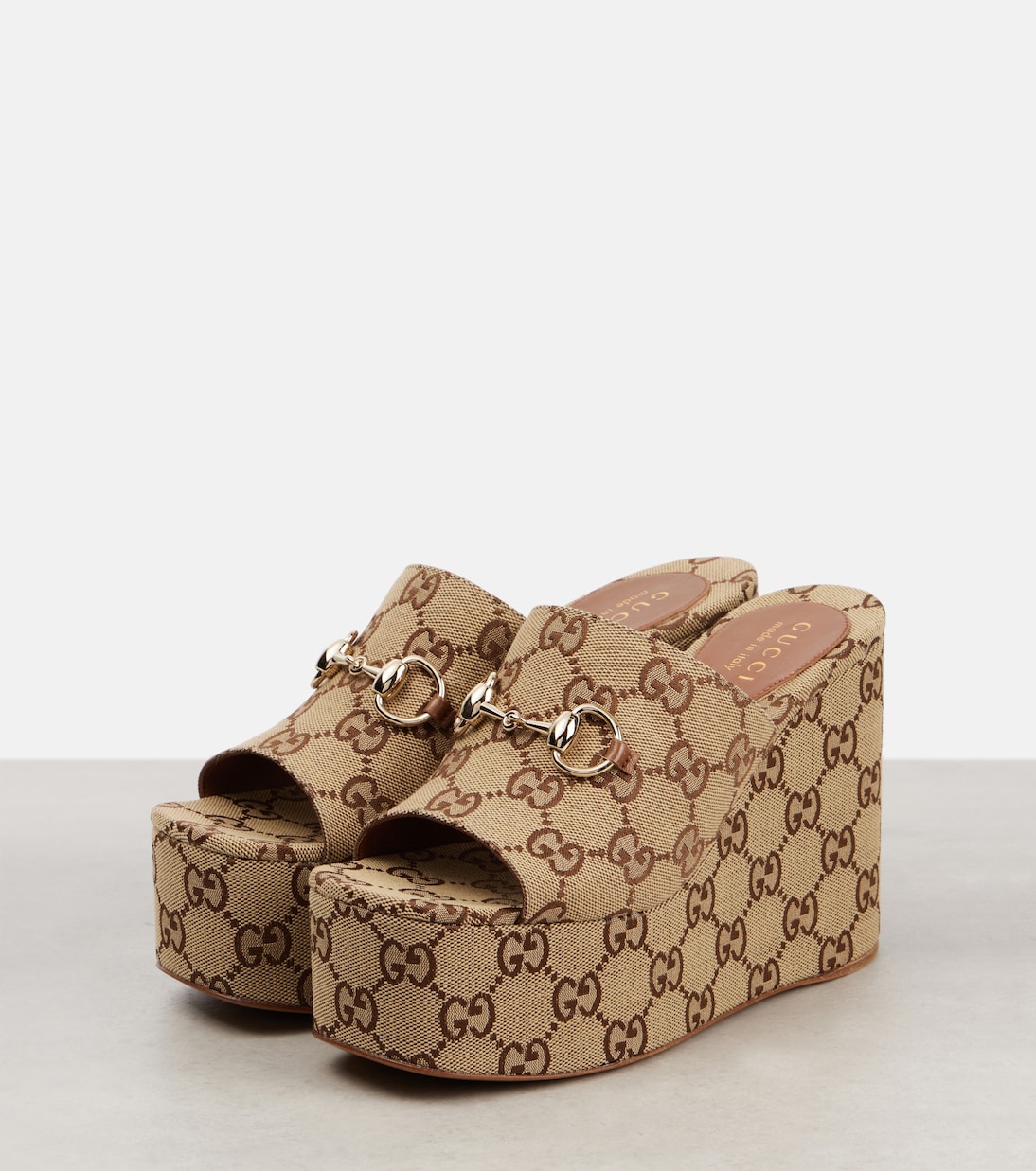 Sandali con plateau GUCCI Carmen Horsebit 60 in tela per un look giovane e trendy