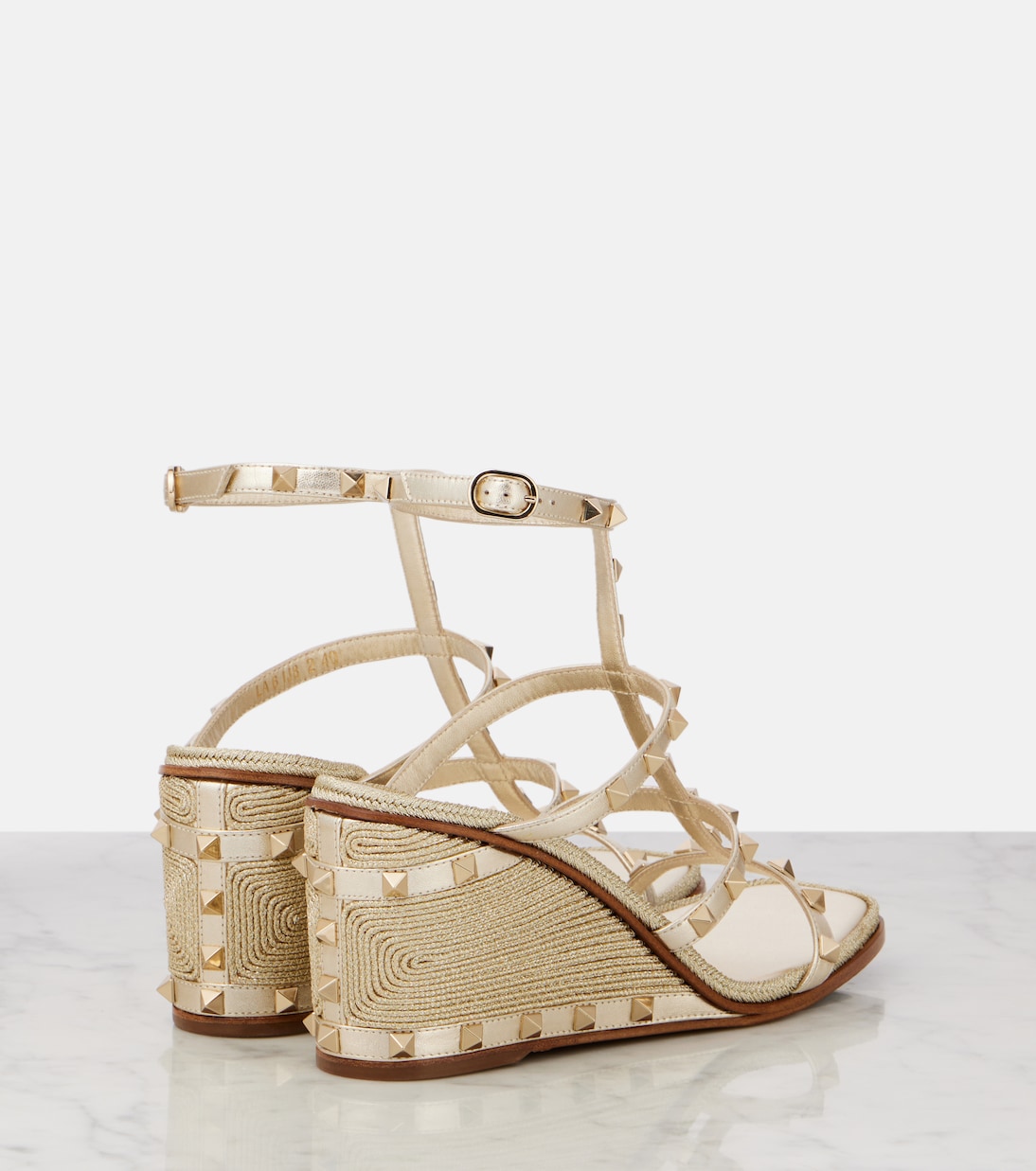 Wedge-Sandalen Rockstud 80 aus Metallic-Leder | Valentino Garavani