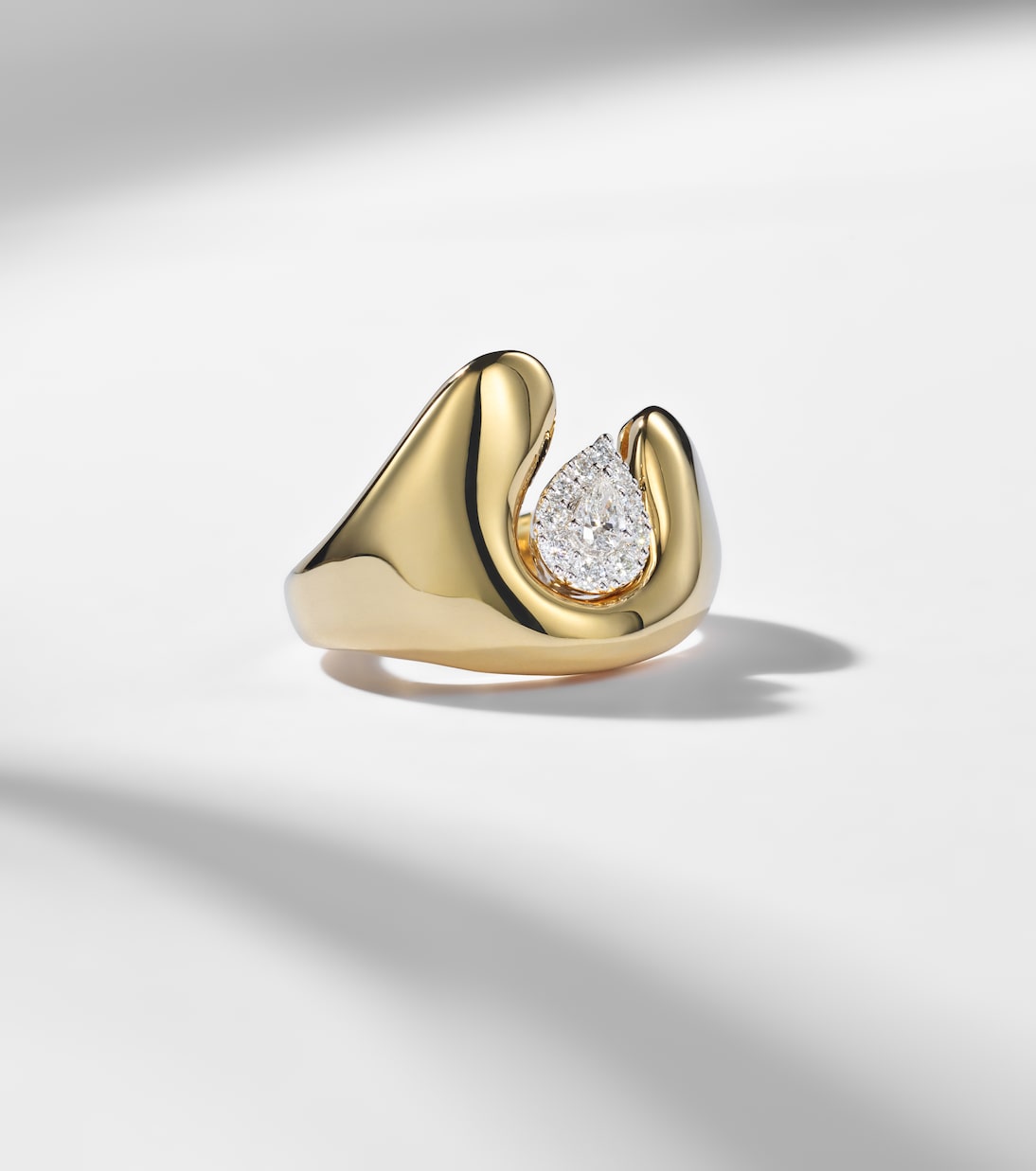 Golden Strada 18kt gold ring with diamonds | Yeprem