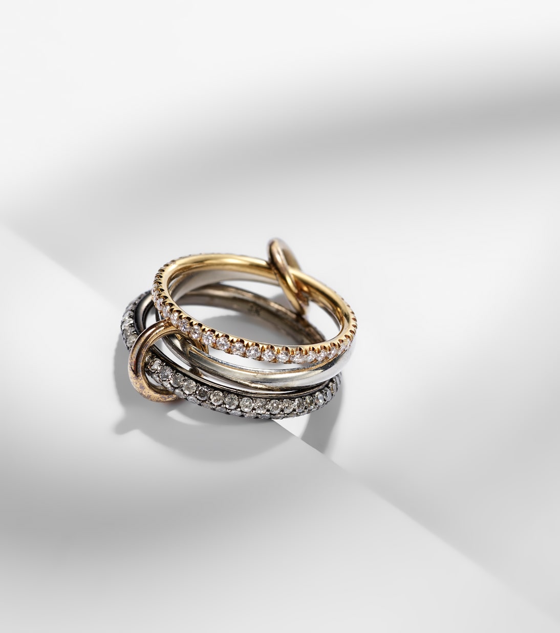 Scorpio 18kt gold linked rings with diamonds | Spinelli Kilcollin