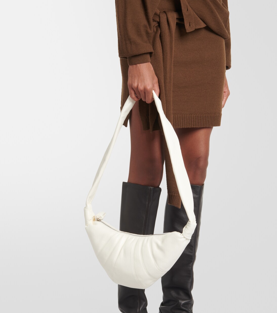 Croissant Small leather shoulder bag in white - Lemaire | Mytheresa 