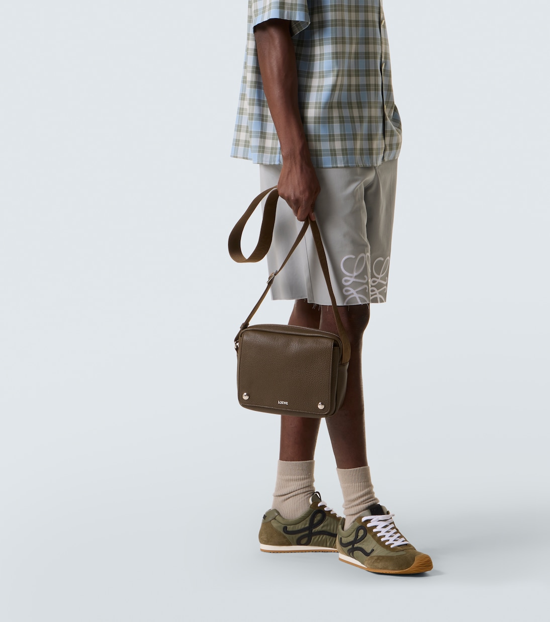 Pebble Medium leather messenger bag | Loewe
