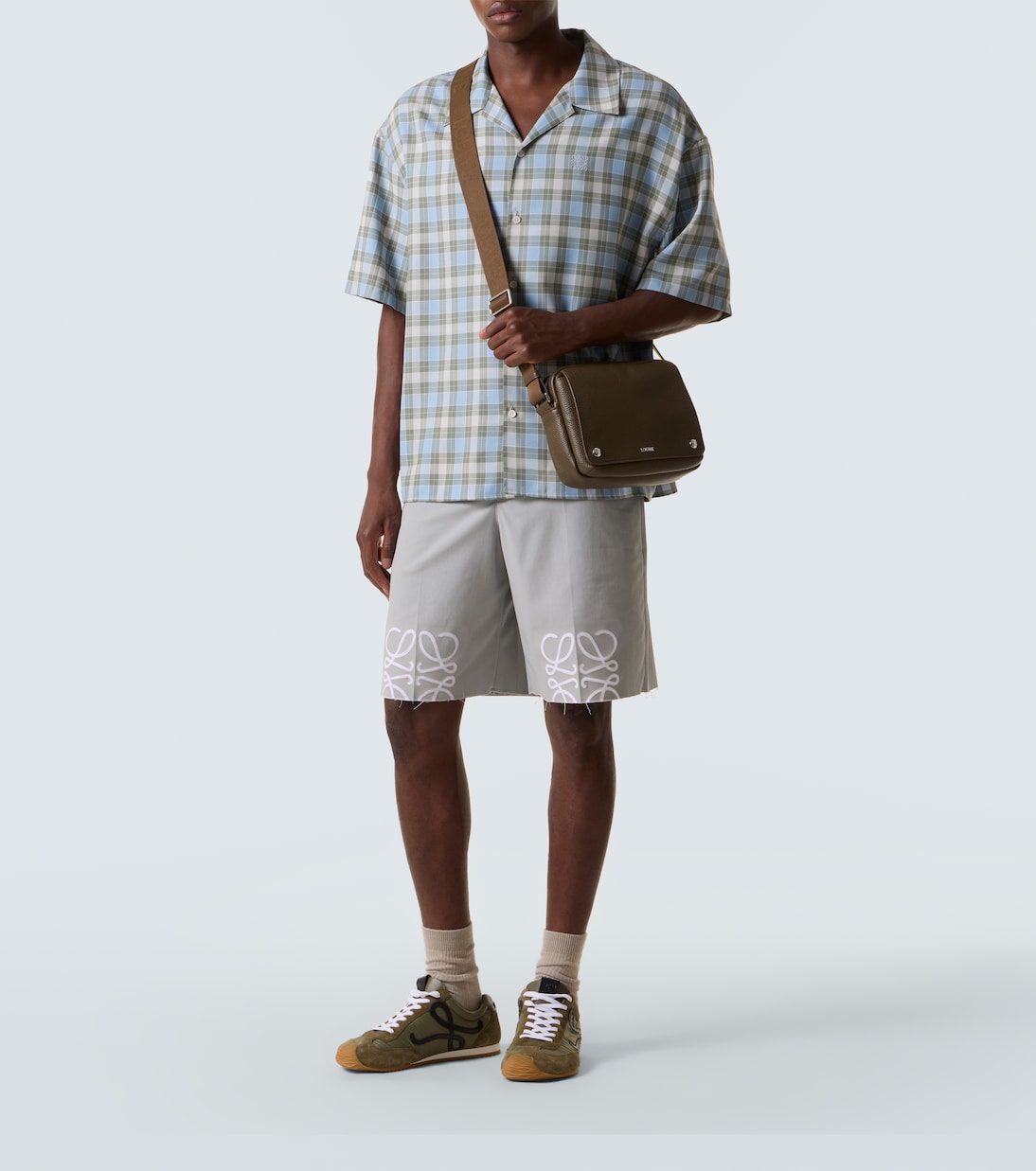 Pebble Medium leather messenger bag | Loewe