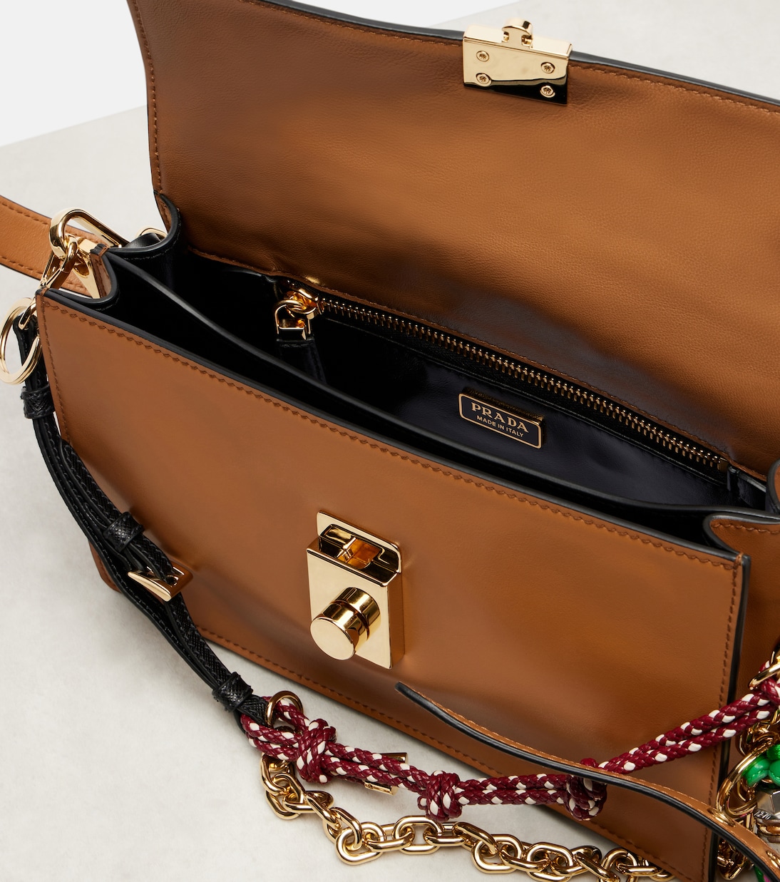 Schultertasche Soft Sound Small aus Leder | Prada
