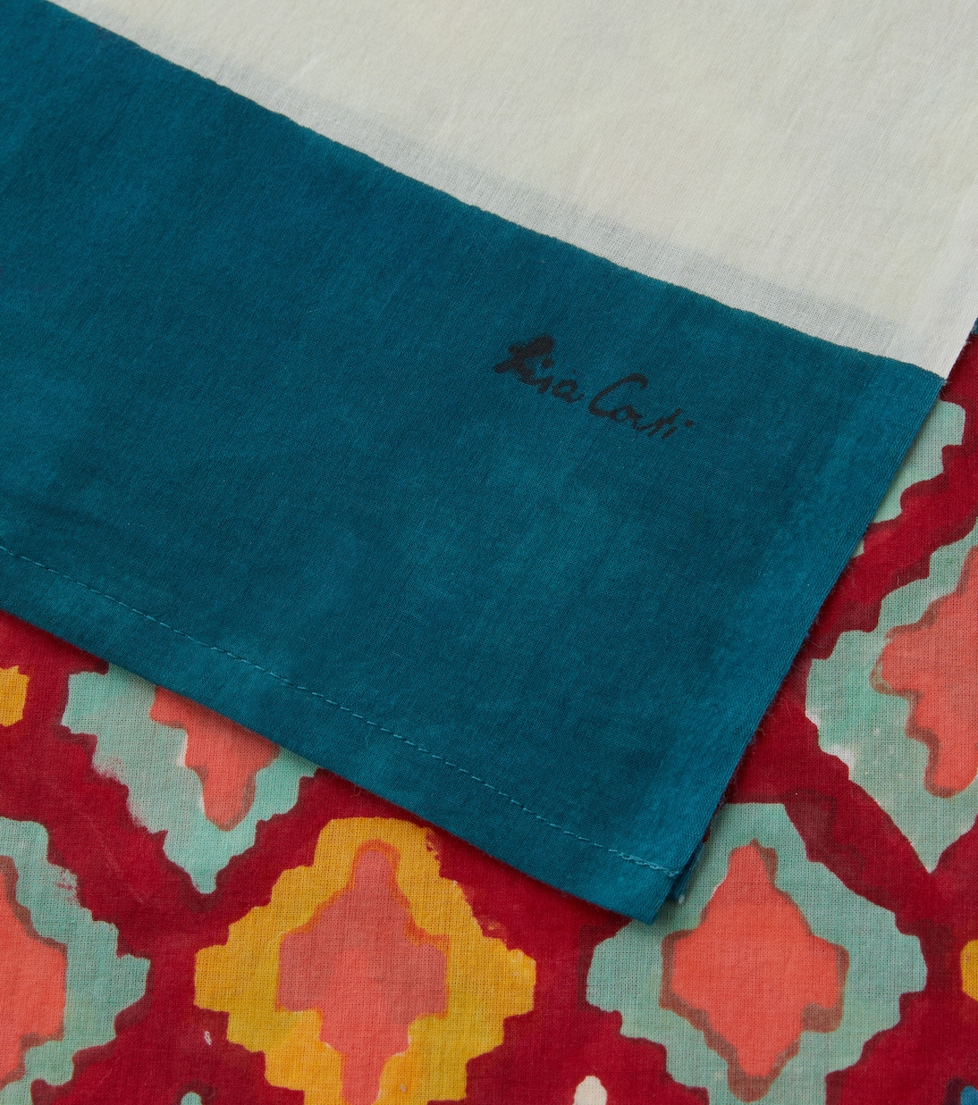 Lisa Bouquet muslin beach towel | Lisa Corti