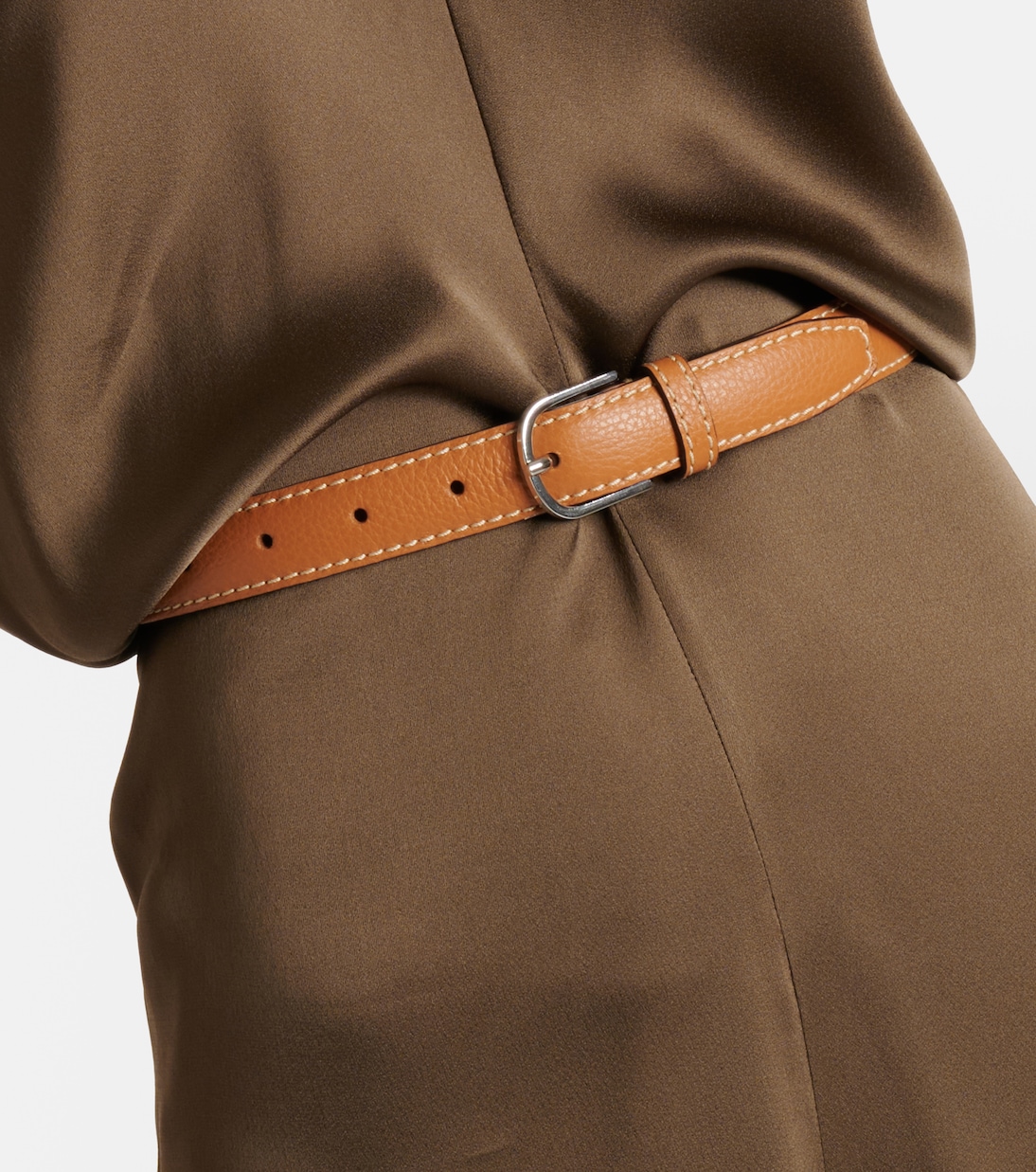 Cintura in pelle TOTEME per uno stile giovane e moderno