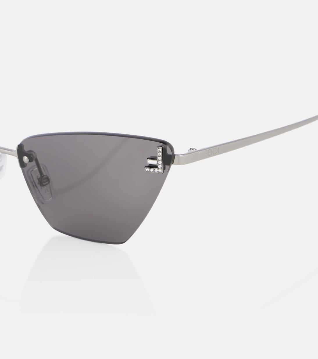 Occhiali da sole FENDI stile cat-eye per giovani trendsetter